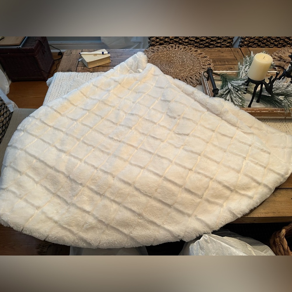 NWOT Isaac Mizrahi  White/Pearl Tree Skirt